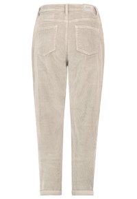 Beige corduroy broek met omgeslagen enkel, twee achterzakken, riemlussen en een klein rechthoekig merklabel op de tailleband.