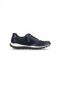 Sneaker blu navy con pannelli in suede e rete, chiusura con zip laterale e suola in gomma nera testurizzata. Design leggero per il massimo comfort.