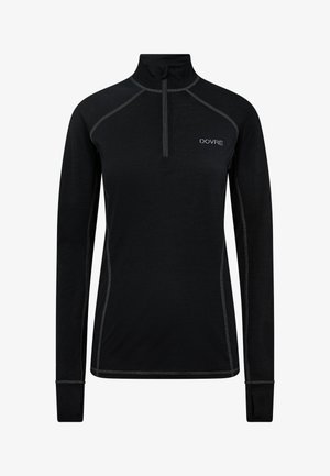 Schwarzer Pullover mit langen Ärmeln und einem Viertelreißverschlusskragen, mit kontrastierenden Nähten und einem Logo auf der Brust. Glatte Stoffstruktur.