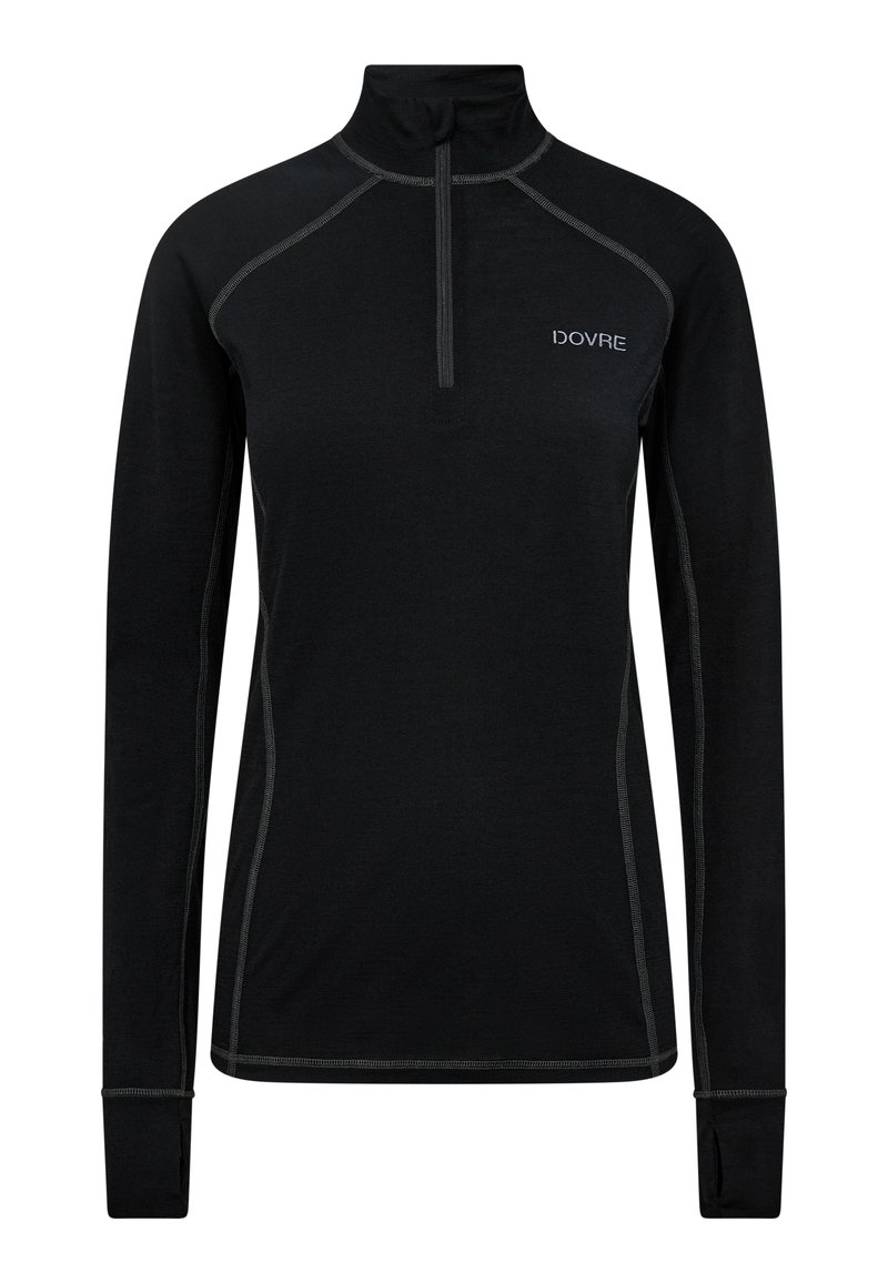 Musta pitkähiha pullover, jossa on neljännes-vetoketjukaulus, erottuvaommeltu ja logo rinnassa. Sujuva kankaan pinta.