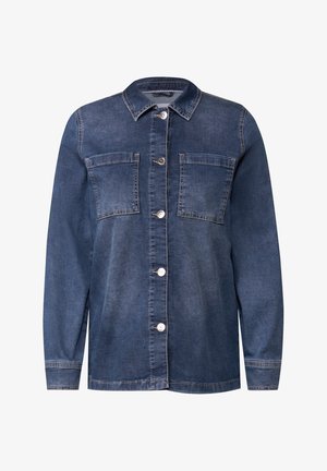 Jeansjacke in Dunkelblau, mit Knopfverschluss, zwei Brusttaschen und langen Ärmeln. Der Stoff hat eine robuste und glatte Textur.