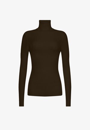 Pull à col roulé en maille côtelée brun foncé avec manches longues et silhouette ajustée.