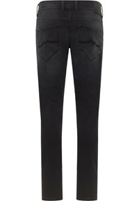 Czarne dżinsy z denimu o dopasowanym kroju, z dwoma tylnymi kieszeniami, widocznym przeszyciem oraz skórzaną naszywką na pasku.