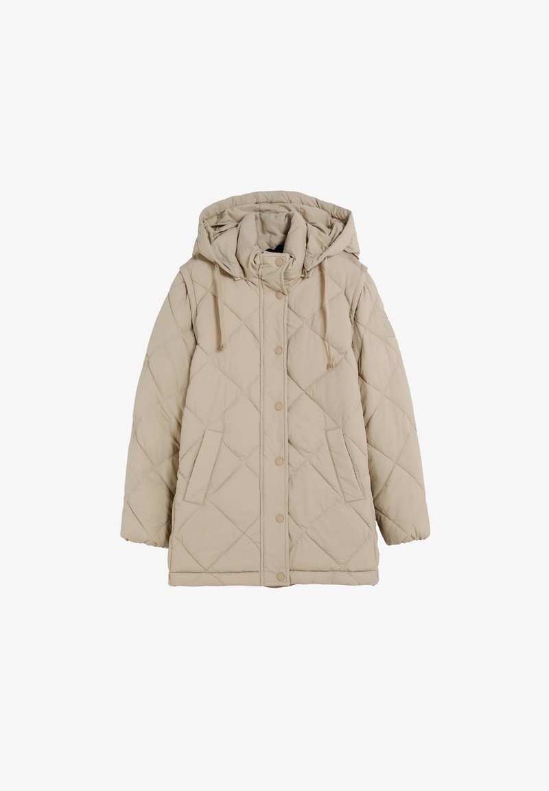 Beige vadderad jacka med huva, tryckknappslås, dragsko och framfickor, designad för kallt väder.