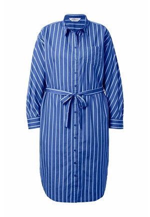Blauwe en witte gestreepte jurk shirt, met knoopsluiting en een kraag, lange mouwen en een strikceintuur op de taille. Met een borstzak.