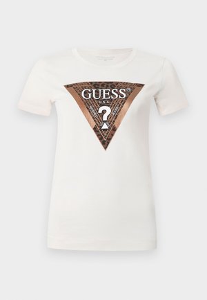 Biela bavlnená tričko s veľkým trojuholníkovým grafickým motívom v hnedej a čiernej farbe, a dizajnom s kľúčovým otvorom, s textom "GUESS U.S.A." na prostrednej časti.