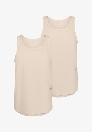 Zwei beigefarbene Baumwoll-Tanktops mit runden Ausschnitten, geradem Schnitt und abgerundeten Säumen, die eine minimalistische Markenkennzeichnung an der unteren Seite zeigen.