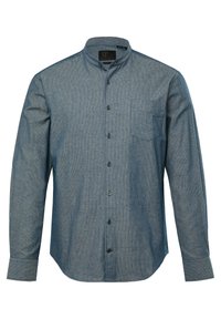 Camicia button-up di colore blu scuro, con colletto alla coreana, maniche lunghe, taschino sul petto e dettagli dei bottoni a contrasto.