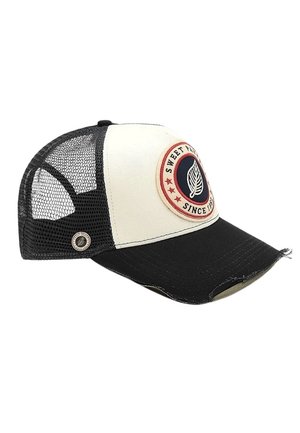 Gorra de béisbol con parte trasera de malla negra, panel frontal blanco, visera curva negra y parche redondo con hoja y texto en la parte delantera.
