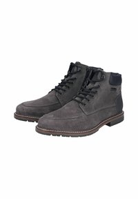 Stivaletti in suede grigi con accenti neri, dotati di lacci, zip laterale, dettagli cuciti e suole in gomma testurizzata.