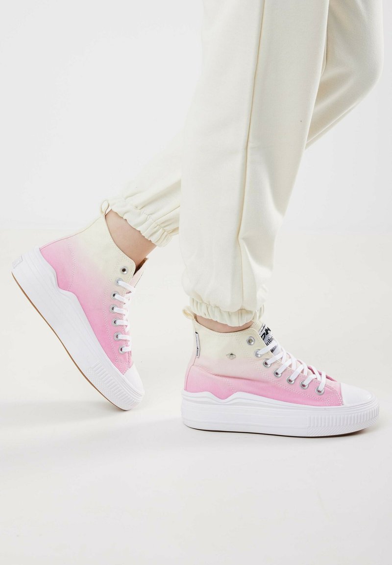 British Knights Kaya Low Fly lage sneakers voor dames, Roze British Knights Kaya Low Fly lage sneakers voor dames, Roze