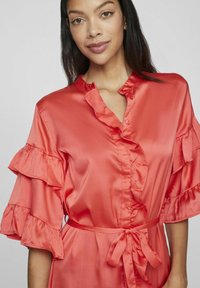 VILA KURZ KURZARM - Blousejurk - poppy red
