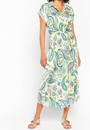 Floral Paisley-Musterkleid aus leichtem Stoff; verfügt über einen Kragen, kurze Ärmel, einen Taillengürtel und eine midilange, fließende Silhouette.