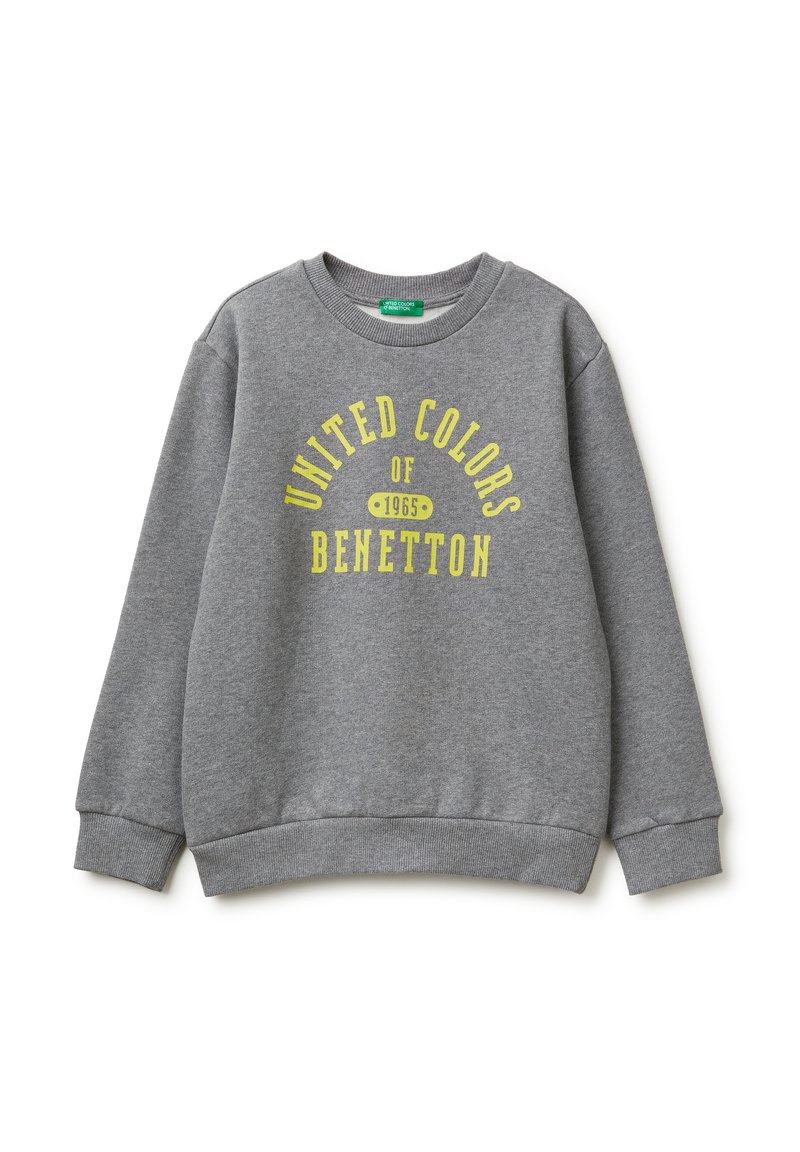 Felpa grigia realizzata in tessuto morbido, con scollo rotondo, polsini e orlo a coste. Sul davanti è presente la scritta gialla brillante "United Colors of Benetton".