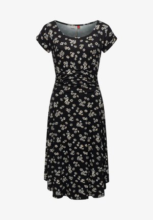 Czarna sukienka w kwiaty z krótkimi rękawami, okrągłym dekoltem i marszczonym detalem w talii. Posiada wzory białych i żółtych kwiatów na całej powierzchni.