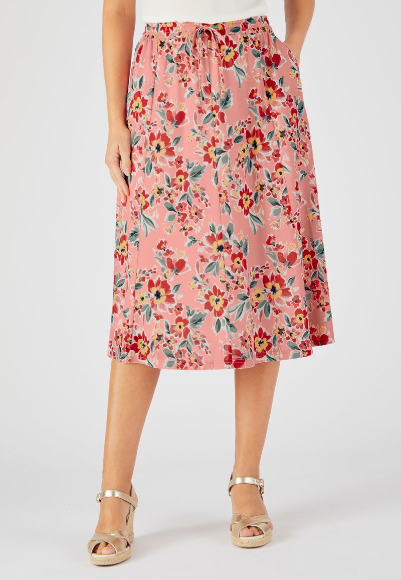 Falda midi floral de tela rosa con grandes flores en rojo, amarillo y verde. Cintura elástica con cordón y bolsillos laterales.