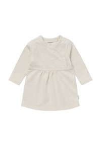 Beige langærmet kjole med indpakningsdesign, der har en samlet talje og trykknaplukning. Blødt, tekstureret stof uden fremtrædende mønstre.