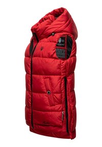 Veste sans manches rembourrée rouge avec un col montant, accents noirs, fermeture éclair sur le devant et poches latérales ; présente un matériau texturé et un détail de logo.