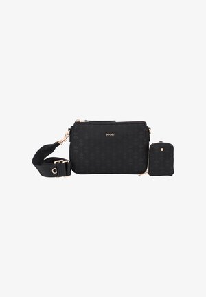 Borsa a tracolla nera realizzata in materiale testurizzato con un motivo sottile, caratterizzata da un logo dorato, chiusura con zip e una piccola pochette removibile.