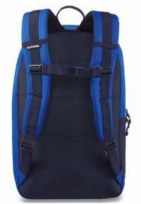 Sac à dos bleu et noir avec des bretelles rembourrées, en tissu ripstop, et une poignée supérieure. Il dispose de bretelles réglables et d'une poche latérale zippée.