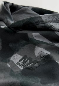 Unselected, mono camo