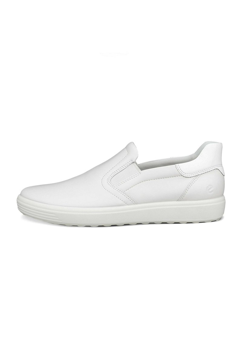 Vita slip-on skor med en slät läder ovandel, elastiska sidodetaljer och en texturerad gummisula för bra grepp. Minimalistisk design utan synlig branding.