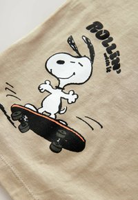 Next REGULAR FIT - SNOOPY SHORT SLEEVE   - Tricou cu imprimeu - neutral