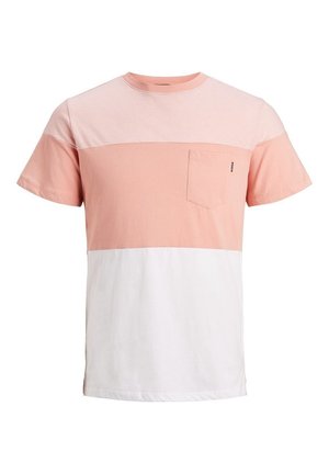 T-shirt z krótkim rękawem o kolorowym nadruku w jasnoróżowym i białym kolorze, z kieszenią na piersi i okrągłym dekoltem. Wykonany z bawełnianej tkaniny.