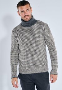 Strickpullover mit hohem Rollkragen, Hahnentrittmuster in Grau und Beige, strukturiertem Strick und gerippten Bündchen und Saum.
