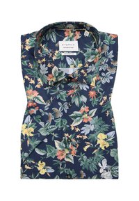 Bloemenknopen-overhemd in een marineblauwe stof met multikleurige bloemen en bladeren. Met kraag, comfortabel pasvormontwerp en zwarte knopen.