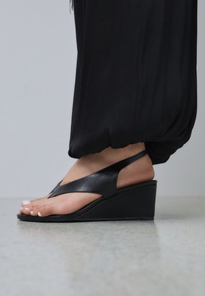Next, REGULAR FIT - Sandales tongs - black