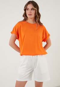 LELA CREW NECK  - Jednoduché tričko - orange color