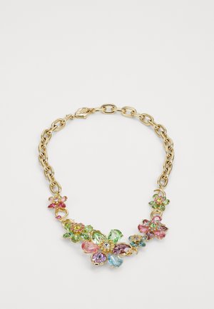 Goldene Halskette mit bunten floralen Akzenten und verschiedenen Edelsteinen, darunter rosa, blau und grün, gesichert mit einem Karabinerverschluss.