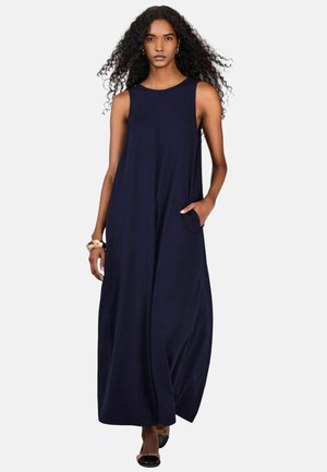 Marineblaues ärmelloses Maxikleid mit entspanntem Schnitt, rundem Ausschnitt und Seitentaschen, gefertigt aus weichem Stoff mit glatter Textur.