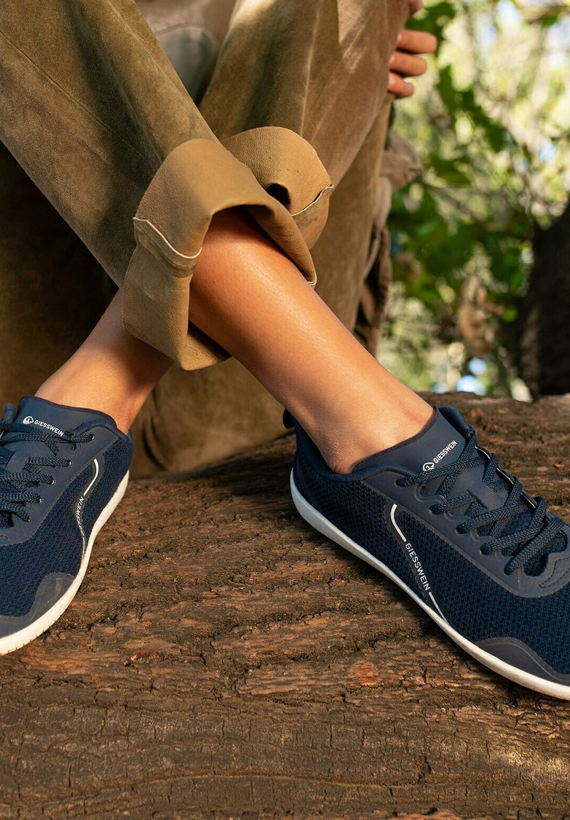 Giesswein BAREFOOT - Baskets basses - ocean blue