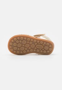 Bisgaard CARLY UNISEX - Lauflernschuh - gold
