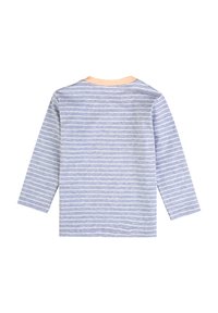 Maglietta grigia a maniche lunghe con strisce bianche, con un accento arancione sul colletto. Tessuto morbido con una vestibilità regolare e design a scollo rotondo.