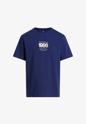 Marineblauw T-shirt met korte mouwen met "THE NORTH FACE 1966 EST. BERKELEY CALIFORNIA" in het wit op de borst bedrukt.