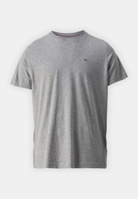T-shirt grigio tinta unita a maniche corte con collo a giro, decorato con un piccolo logo rosso, bianco e blu sulla parte superiore sinistra del petto.