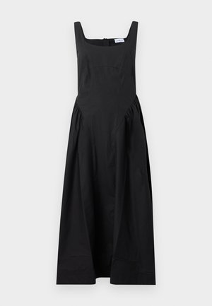 Robe midi noire sans manches avec encolure carrée et corsage ajusté, jupe évasée et légers fronces à la taille.