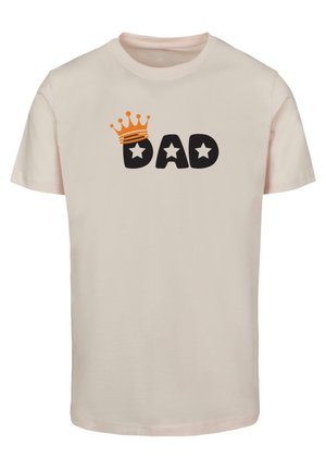 Cream-colored T-shirt made from cotton with a round neckline. Features a black "DAD" graphic with orange crown and two stars.