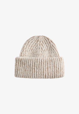 Strickmütze mit einem umgeschlagenen gerippten Bündchen, aus weichem beige- und cremfarbigem Garn, das ein strukturiertes Muster aufweist.