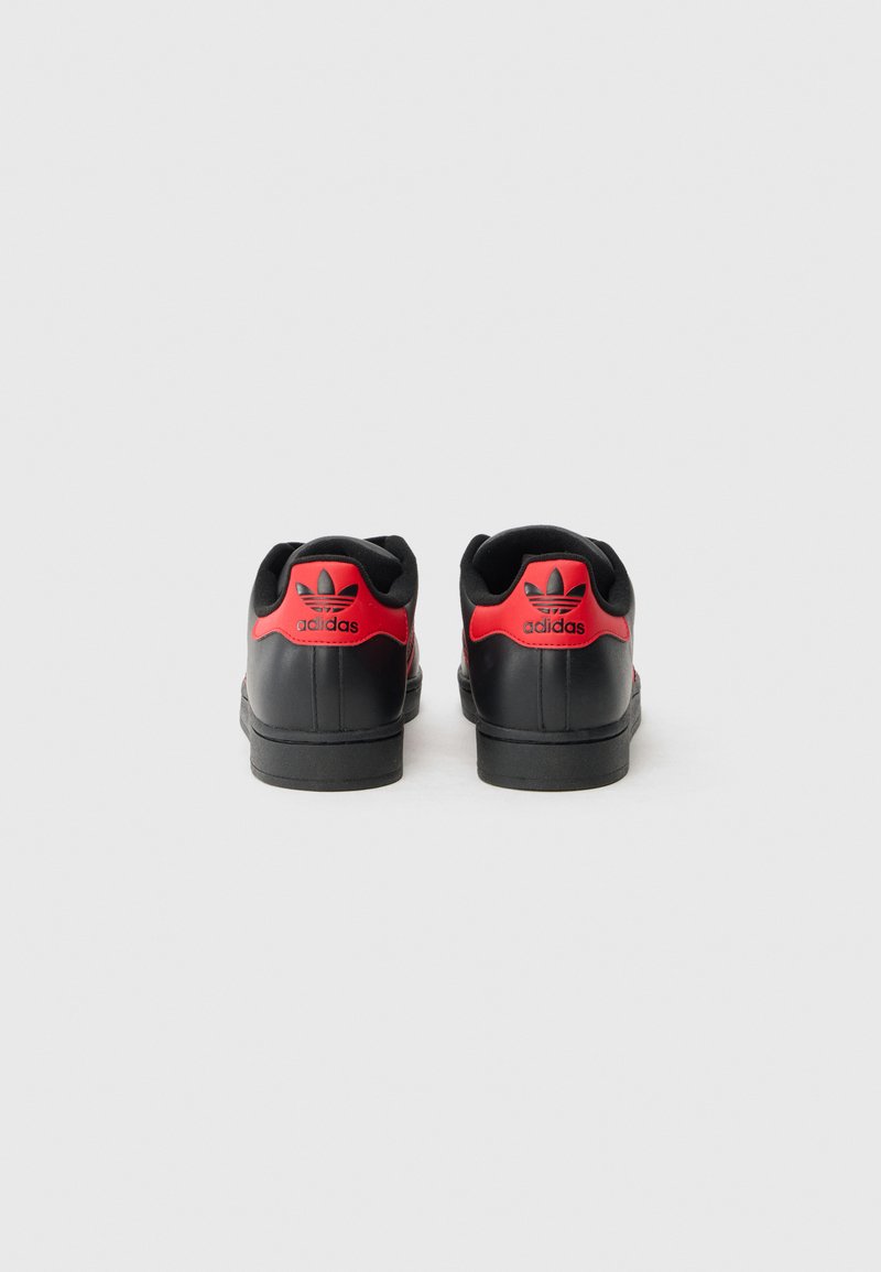 adidas Originals SUPERSTAR II UNISEX - Trainers - core black/better scarlet/ black - Zalando