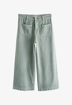 Hellgrüne, weit geschnittene Hosen mit vorderen aufgesetzten Taschen, Gürtelschlaufen, Knopfverschluss und sichtbaren Nahtdetails.