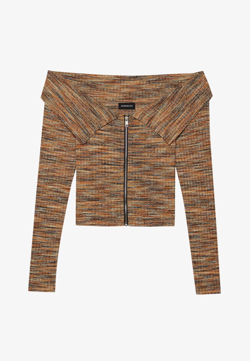 Haut court décolleté en maille multicolore avec une fermeture éclair. Présente un large col et des manches longues.