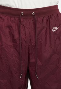 Nike Sportswear Pantaloni sportivi - dark beetroot coconut milk