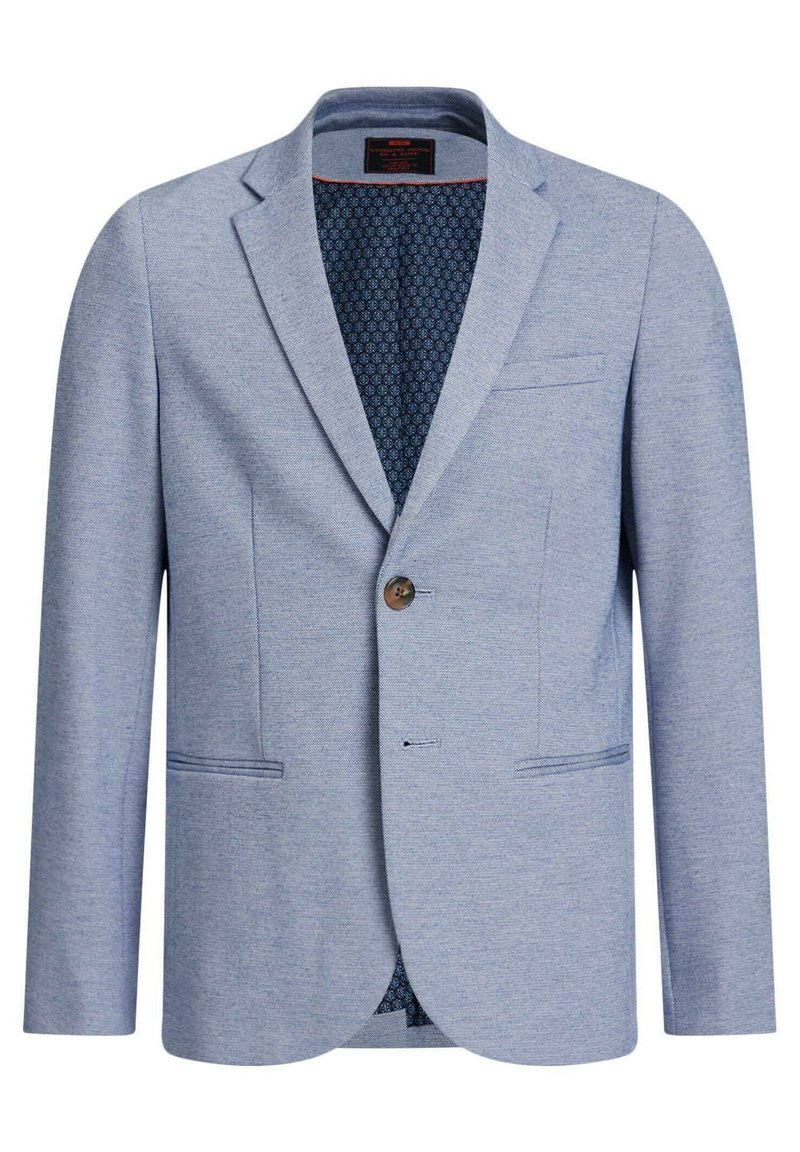 Světle modrý pánský blazer s jedním hnědým knoflíkem, klopové reverzy a tmavým vzorovaným podšívkou, viditelné přední a boční kapsy.