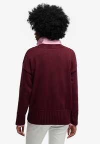 Superdry & Co ESSENTIAL czerwony