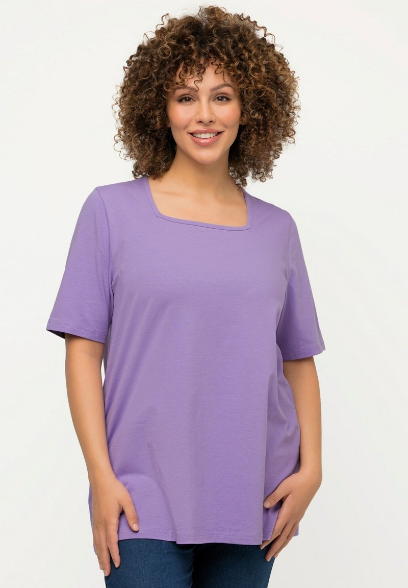 Top a maniche corte in lavanda, con scollatura quadrata e vestibilità comoda. Realizzato in tessuto morbido e leggero con una superficie liscia.