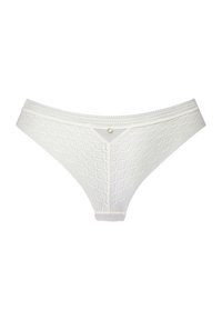 Biely čipkovaný tanga s vlnkovaným vzorom, ktorý má tvar v a malú ozdobnú gombíkovú aplikáciu vpredu. Mäkko, priesvitný materiál.